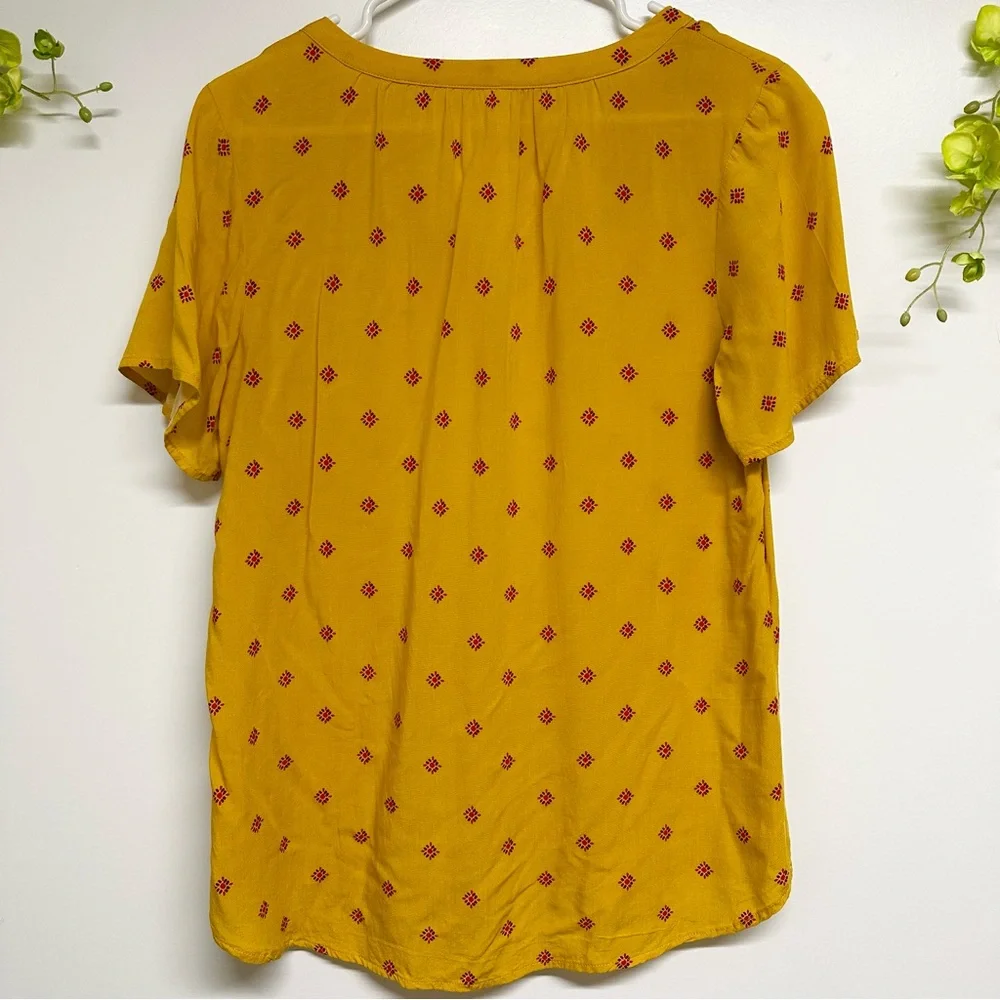 Old Navy size medium tall short sleeve golden short sleeve top - Picture 5 of 5